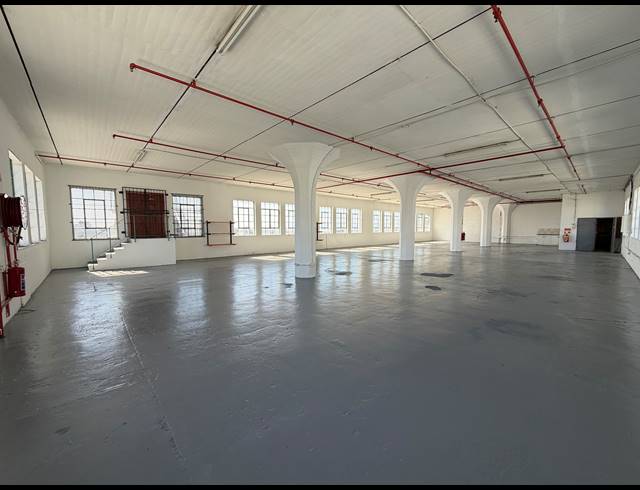 420M² BUILDING TO LET IN WOODSTOCK